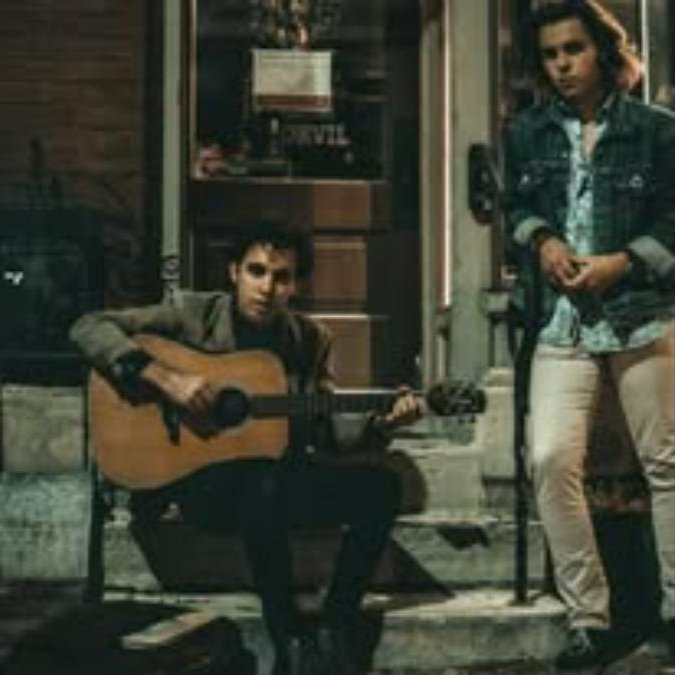 Live musicians outside Buddy's
